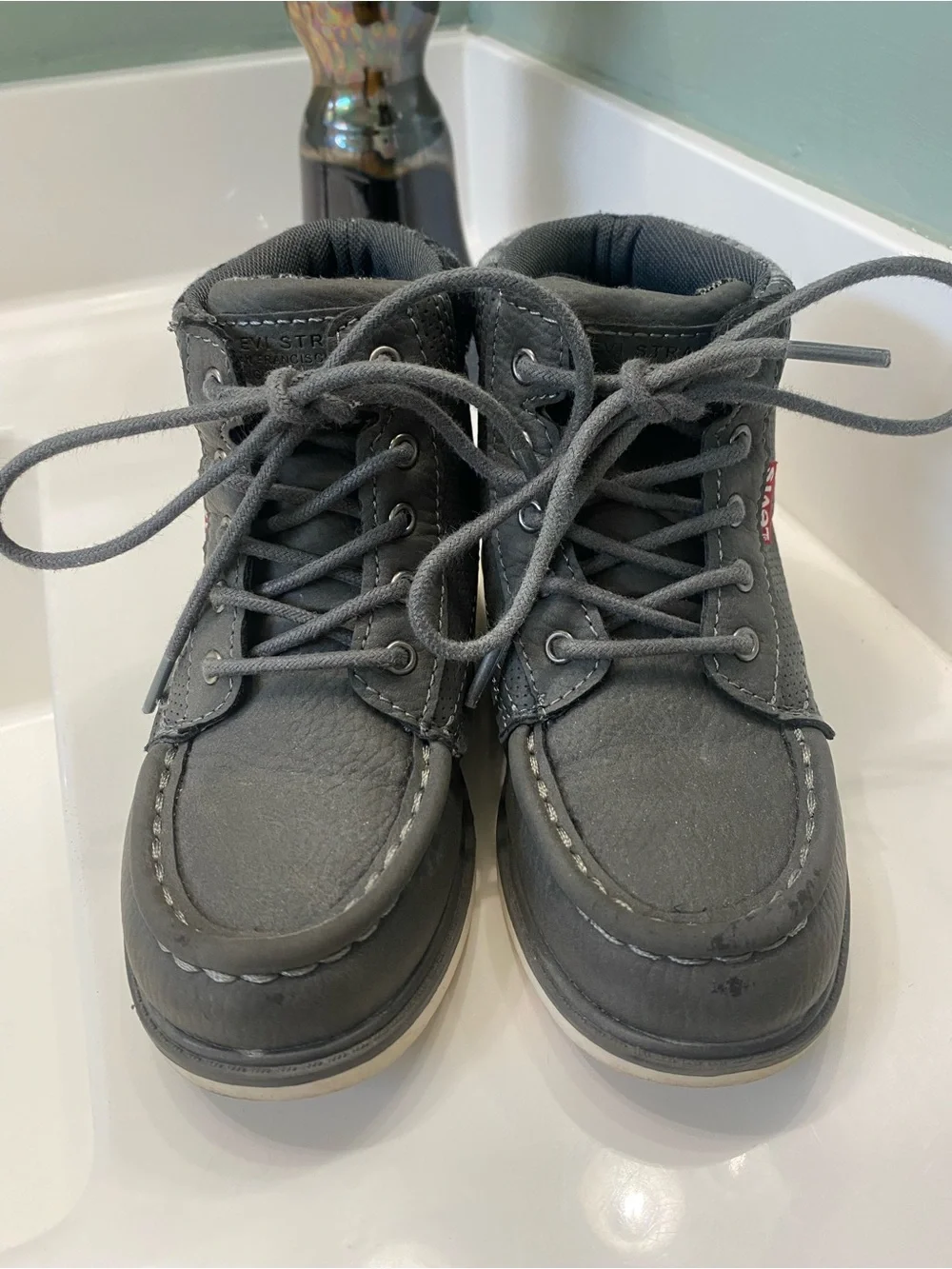 Levis comfortable grey